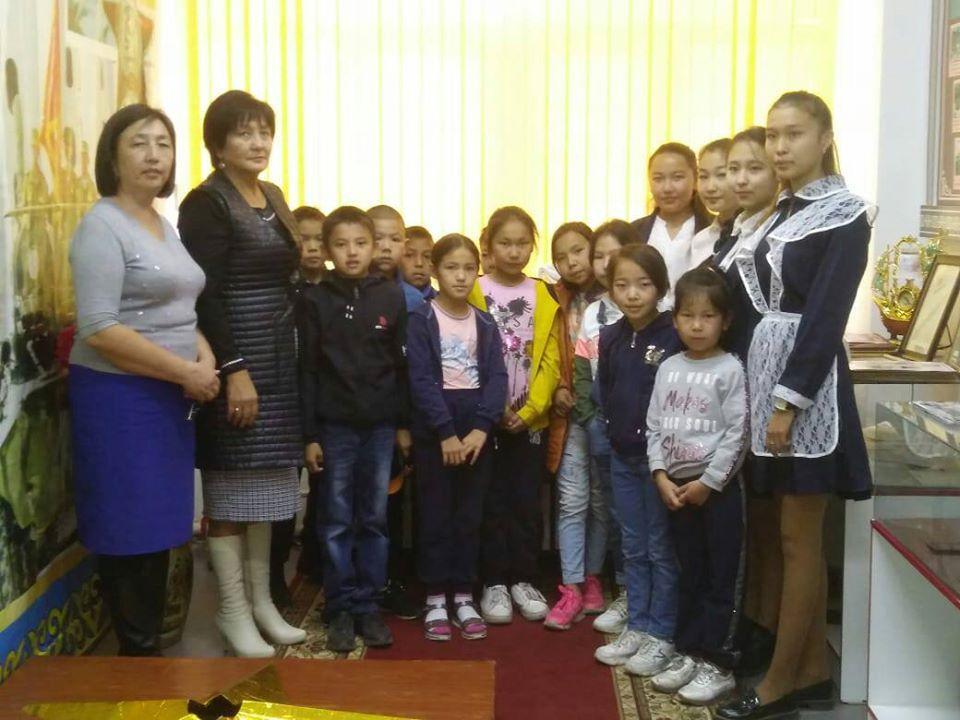 Оқушылар мұражайға саяхатқа барды.