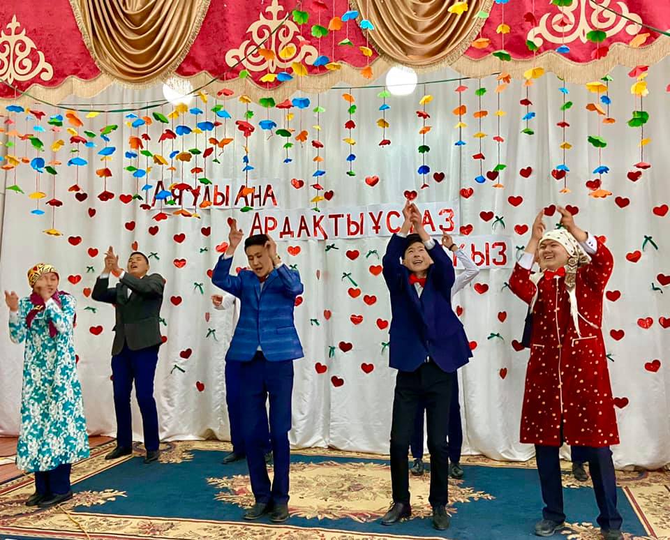 "Аяулы ана,ардақты ұстаз,ардақты қыз"атты концерттік бағдарлама