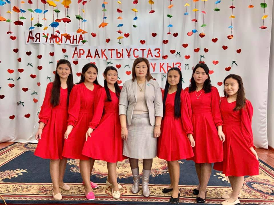 "Аяулы ана,ардақты ұстаз,ардақты қыз"атты концерттік бағдарлама